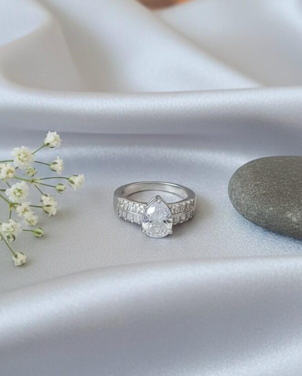 Imperial Teardrop Ring for women in sterling silver 925