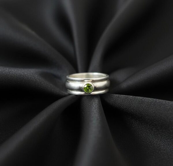 Elysian Green Halo Ring in Sterling Silver 925