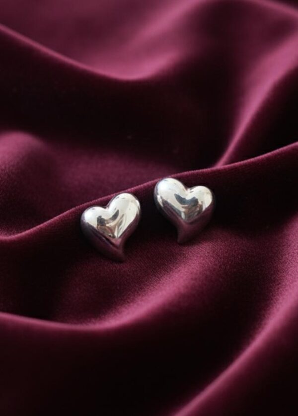 Minimal Heart Stud Earrings in Sterling Silver 925