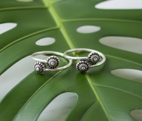 Oxidized Sterling Silver Textured Sunburst Bypass Toe Rings in Sterling Silver 925