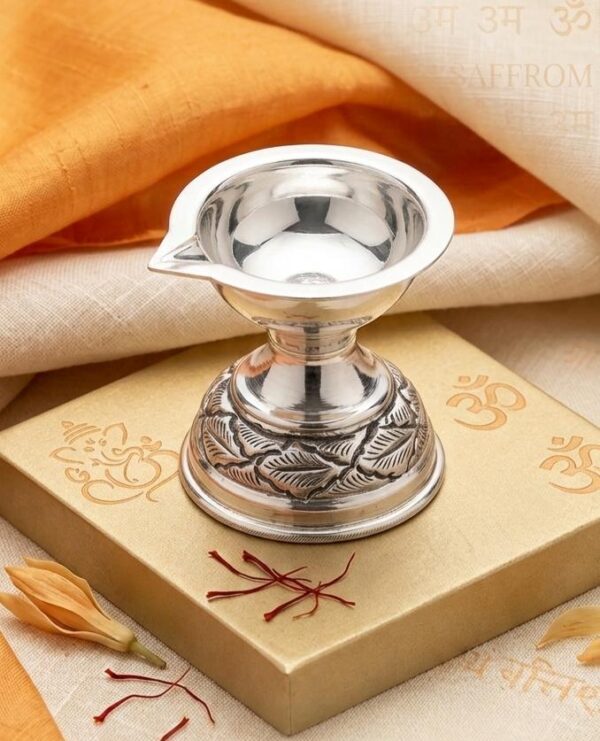 Pure Silver Traditional Akhand Diya with Pointed Spout and Leaf-Patterned Base