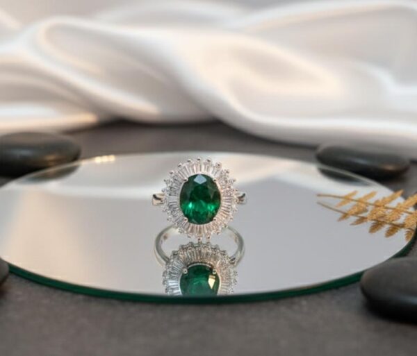 Emerald Sparkle Bloom Ring for women in sterling silver 925