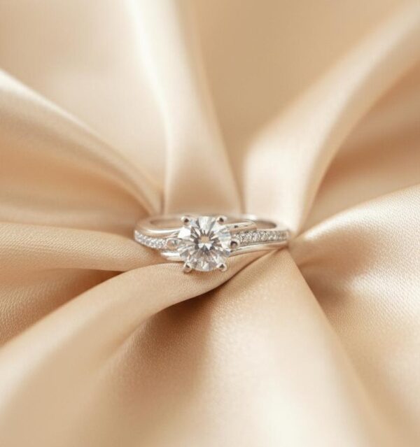 Elegant Solitaire Ring in Sterling Silver 925