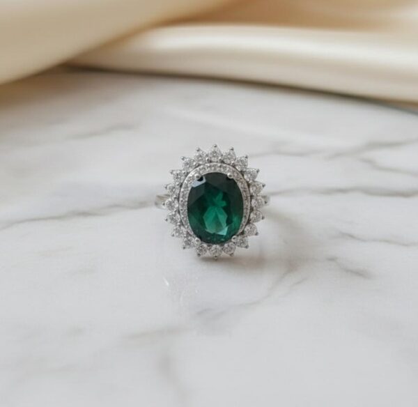 Emerald Green Radiance Ring for women in sterling silver 925