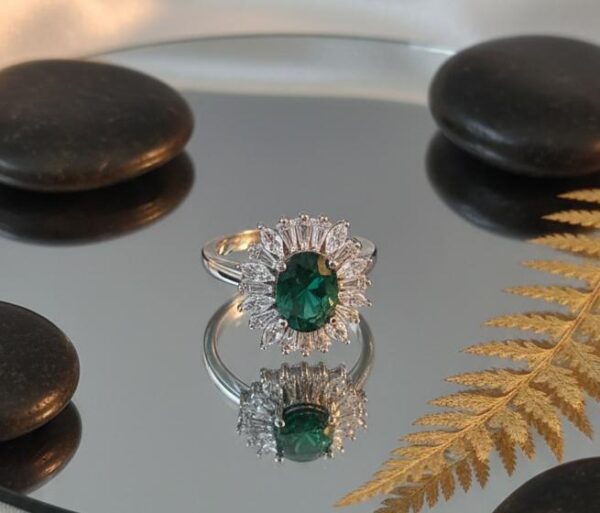 Verdant Blossom Oval Ring for women in sterling silver 925