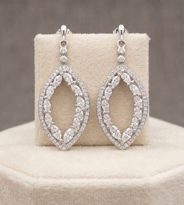Eternal Leaf Sparkle Earrings in Sterling Silver 925