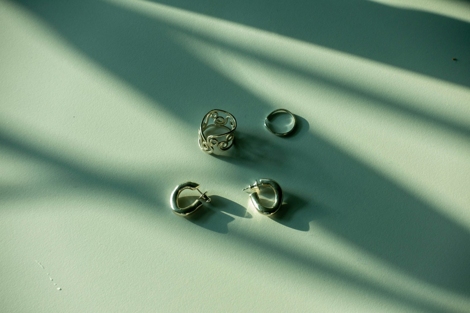 Elegant silver earrings and jewelry for everyday wear