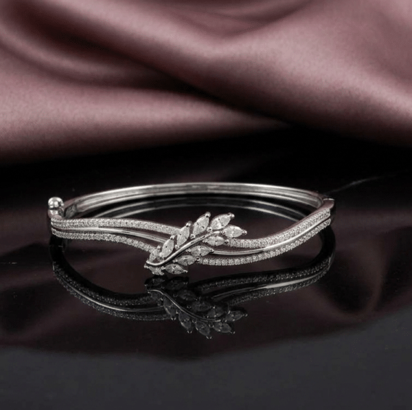 Sparkling Cubic Zirconia Marquise Leaf Wavy Bracelet for Women in Sterling Silver 925